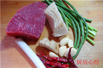 沙茶<a href=/shicai/rouqin/NiuRou/index.html target=_blank><u>牛肉</u></a>步骤1