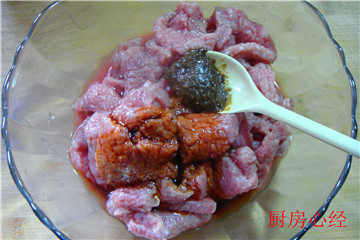 沙茶<a href=/shicai/rouqin/NiuRou/index.html target=_blank><u>牛肉</u></a>步骤9