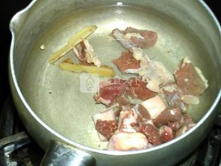 肉苁蓉炖<a href=/shicai/rouqin/NiuRou/index.html target=_blank><u>牛肉</u></a>