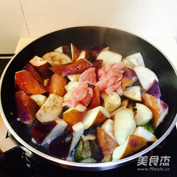 肉片<a href=/shicai/shucai/QieZi/index.html target=_blank><u>茄子</u></a>的做法