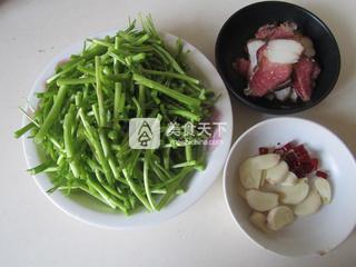 <a href=/shicai/rouqin/LaRou/index.html target=_blank><u>腊肉</u></a>炒泥蒿