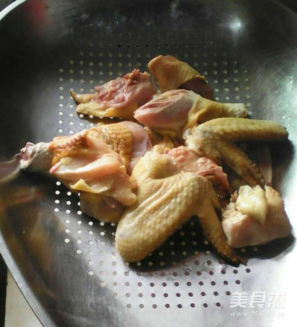 山珍<a href=/shicai/rouqin/ZhengJi/index.html target=_blank><u>鸡肉</u></a>火锅的做法