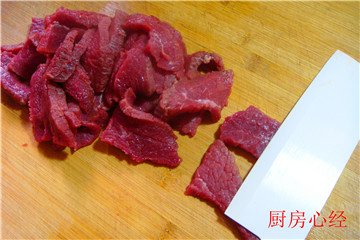 沙茶<a href=/shicai/rouqin/NiuRou/index.html target=_blank><u>牛肉</u></a>步骤4