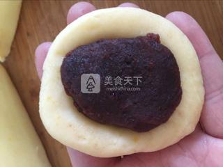 豆沙小<a href=/shicai/mimian/MianBao/index.html target=_blank><u>面包</u></a>