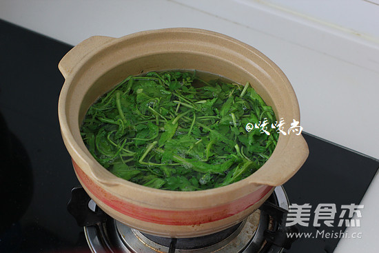 <a href=/shicai/shucai/JiCai/index.html target=_blank><u>荠菜</u></a>鲜肉馄饨的做法