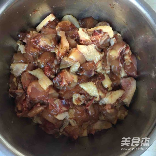 <a href=/shicai/rouqin/ZhengJi/index.html target=_blank><u>鸡肉</u></a>丸子汤的做法