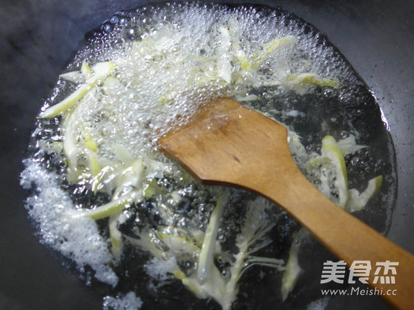 雷笋炒菜芯的做法