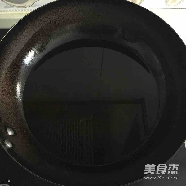 <a href=/shicai/rouqin/ZhengJi/index.html target=_blank><u>鸡肉</u></a>丸子汤的做法