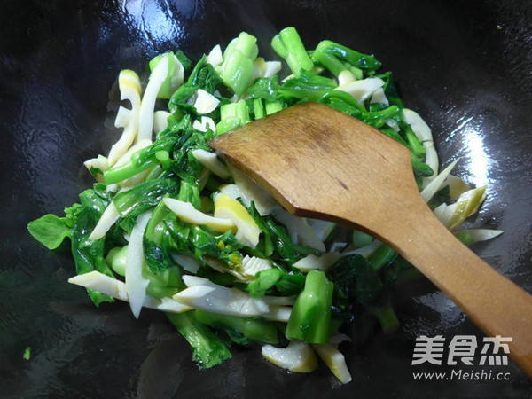 雷笋炒菜芯的做法