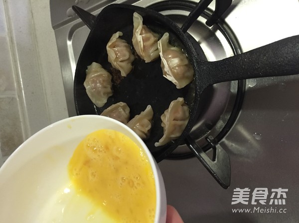 阖家欢之抱蛋煎饺的做法