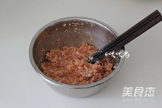 <a href=/shicai/shucai/JiCai/index.html target=_blank><u>荠菜</u></a>鲜肉馄饨的做法