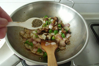 黑椒<a href=/shicai/rouqin/NiuRou/index.html target=_blank><u>牛肉</u></a>粒