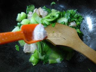 盐炒肉炒<a href=/shicai/shucai/QingCai/index.html target=_blank><u>青菜</u></a>