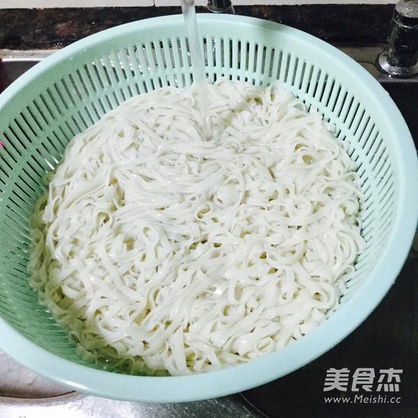 圆椒瘦肉面的做法