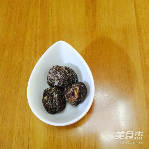 番茄<a href=/shicai/shuichanpin/YuWei/index.html target=_blank><u>鱼尾</u></a>汤的做法