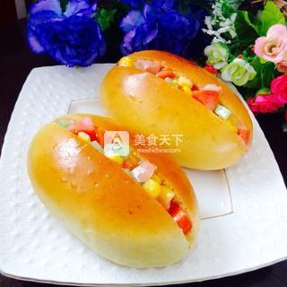 简单色拉<a href=/shicai/mimian/MianBao/index.html target=_blank><u>面包</u></a>