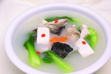 鲫<a href=/shicai/shuichanpin/YuDoufu/index.html target=_blank><u>鱼<a href=/shicai/mimian/DouFu/index.html target=_blank><u>豆腐</u></a></u></a>汤