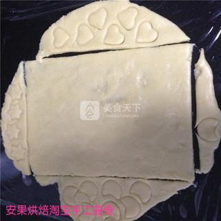 <a href=/shicai/mimian/NiuNai/index.html target=_blank><u>牛奶</u></a>小方块饼干