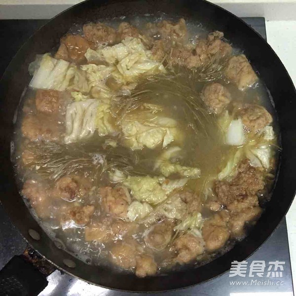 <a href=/shicai/rouqin/ZhengJi/index.html target=_blank><u>鸡肉</u></a>丸子汤的做法