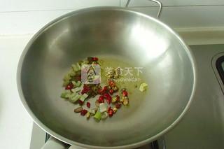 酸辣泡菜<a href=/shicai/rouqin/NiuDu/index.html target=_blank><u>牛肚</u></a>