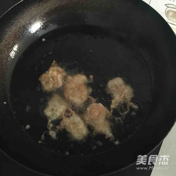 <a href=/shicai/rouqin/ZhengJi/index.html target=_blank><u>鸡肉</u></a>丸子汤的做法