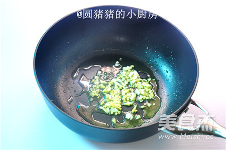 秘制香酥<a href=/shicai/shuichanpin/JiYu/index.html target=_blank><u>鲫鱼</u></a>的做法