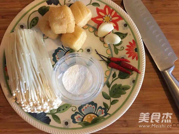 金针菇炒油<a href=/shicai/mimian/DouFu/index.html target=_blank><u>豆腐</u></a>的做法