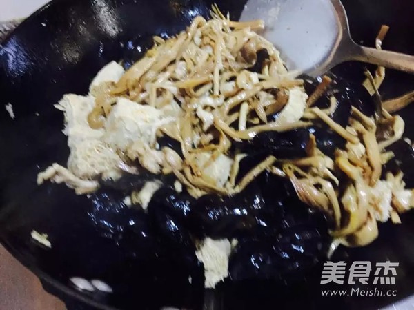 肉丝烧冻<a href=/shicai/mimian/DouFu/index.html target=_blank><u>豆腐</u></a>的做法