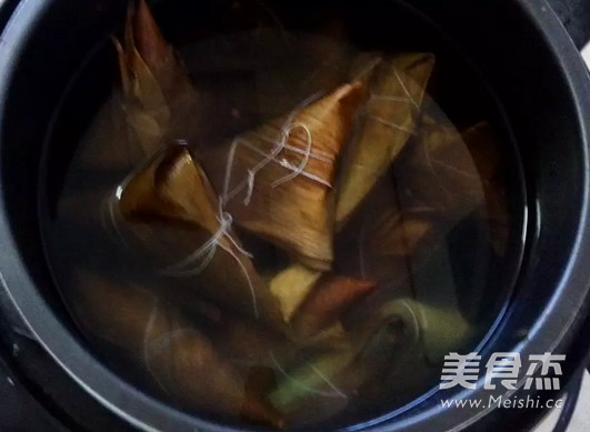 #湖南小吃#碱水<a href=/zt/zongzi target=_blank><u>粽子的做法</u></a>