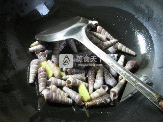 <a href=/shicai/diaoweipin/DouChi/index.html target=_blank><u>豆豉</u></a>炒钉螺 