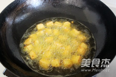 微波油<a href=/shicai/mimian/DouFu/index.html target=_blank><u>豆腐</u></a><a href=/shicai/mimian/FenSi/index.html target=_blank><u>粉丝</u></a>汤的做法