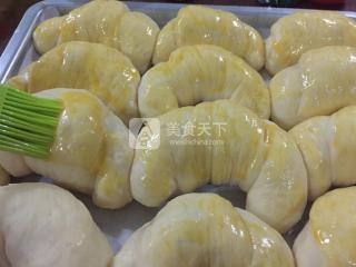 果酱松软牛角包小<a href=/shicai/mimian/MianBao/index.html target=_blank><u>面包</u></a>餐包